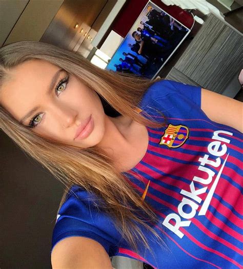 chicas guapas barcelona|Chicas Guapas 